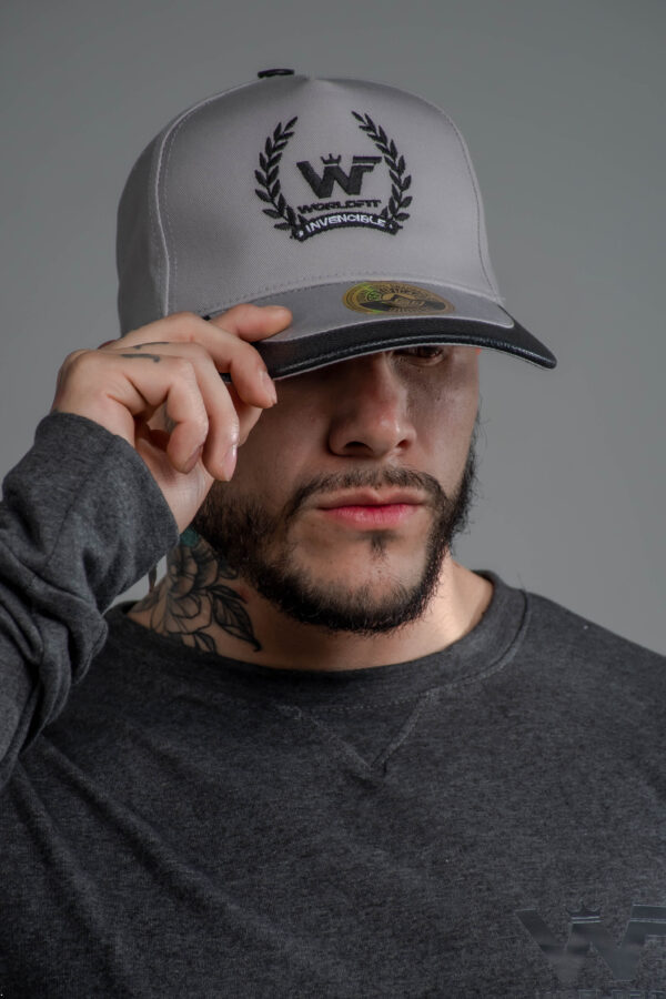 gorra performance worldfit original gris - Imagen 3