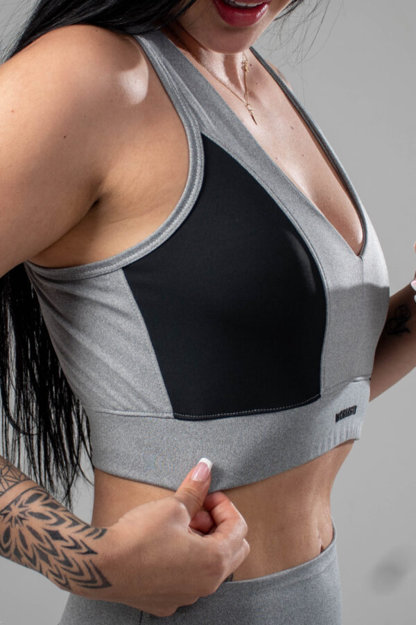 top fiori gris